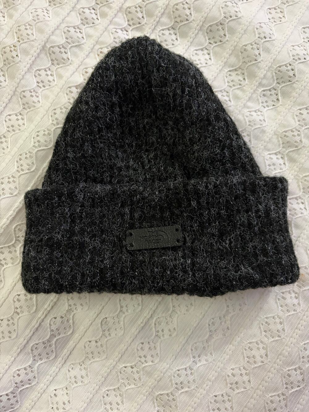 The North Face Cable Knit Beanie Hat Gray One Size Unisex Cozy Winter Cap